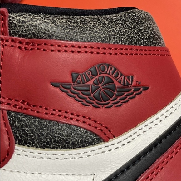Men’s size 9 Nike Air Jordan 1 retro high OG Lost & found top Chicago reimagined main image 6
